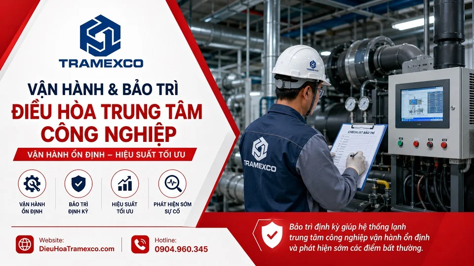 Kỹ thuật viên kiểm tra vận hành hệ thống điều hòa trung tâm công nghiệp