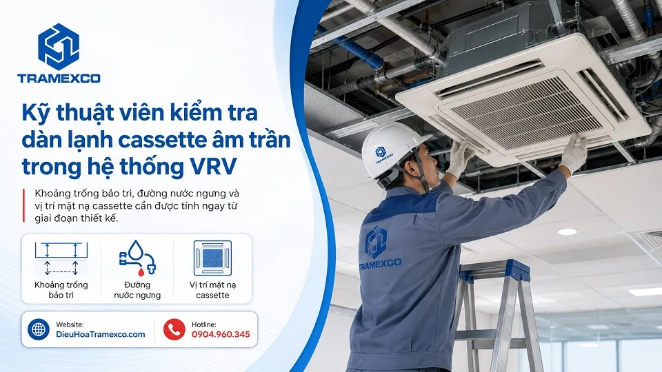 Kỹ thuật viên kiểm tra dàn lạnh cassette âm trần trong hệ thống VRV